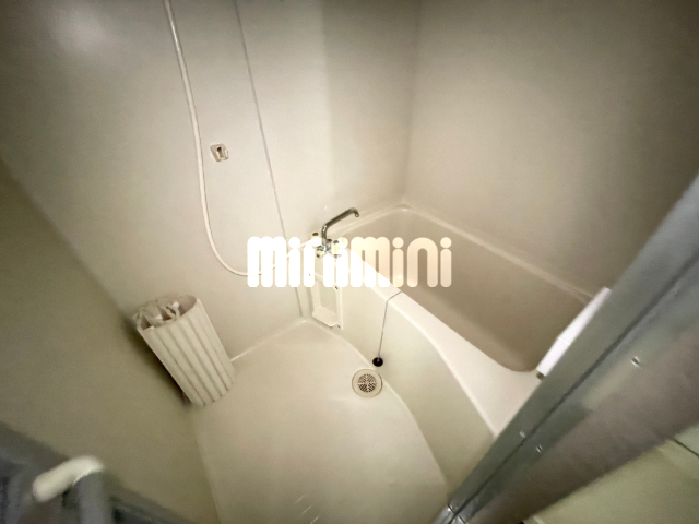 バス・シャワールーム　給湯式のお風呂。