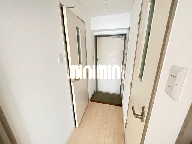 玄関　玄関から居室が見えない構造。