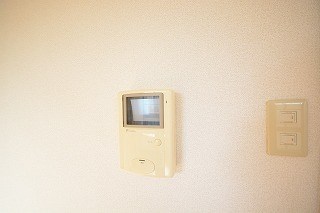 セキュリティ　モニタ付きインターホンで来客確認が出来ます。