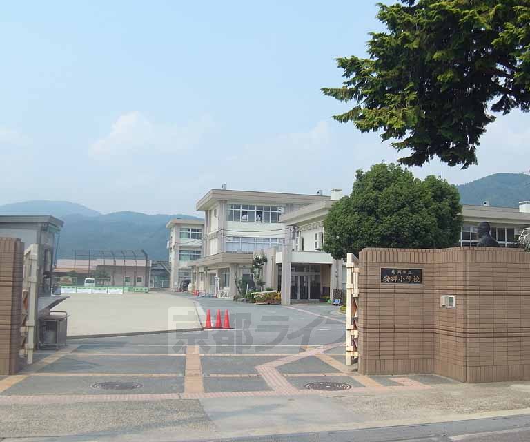 小学校　安詳小学校（小学校）まで750m