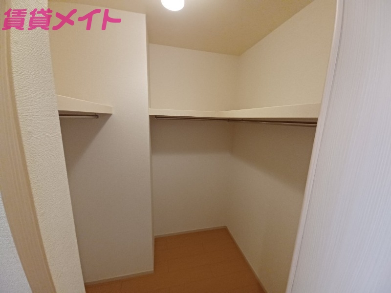 収納　同型反転参考写真です