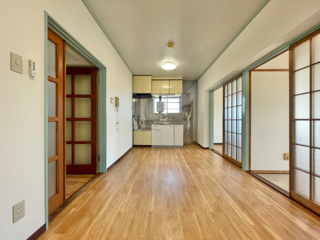 居室・リビング　角部屋のお部屋です。