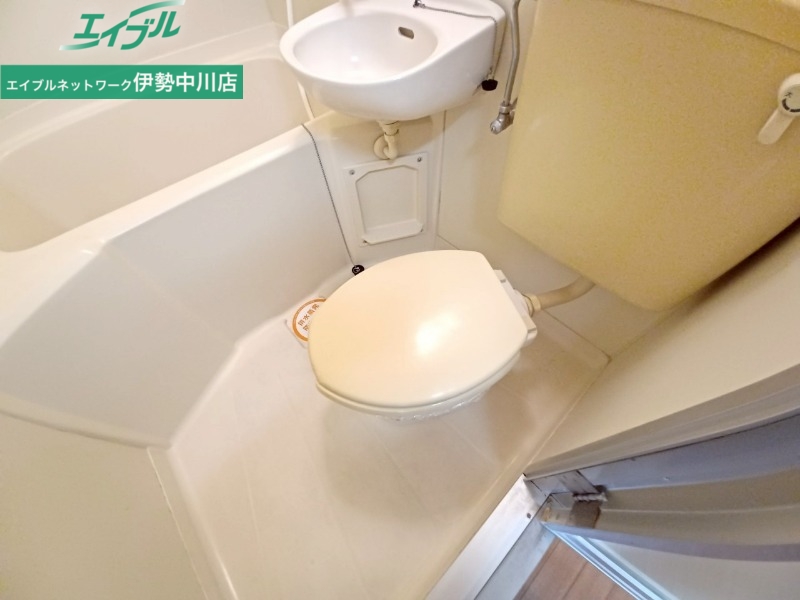 トイレ　別部屋参考写真です。