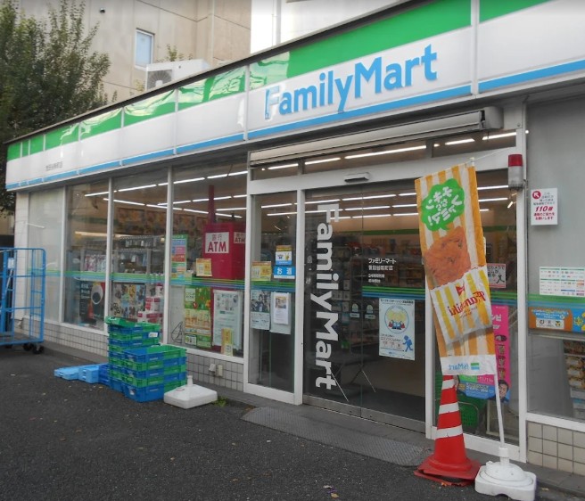 コンビニ　ファミリーマート世田谷新町店（コンビニ）まで168m