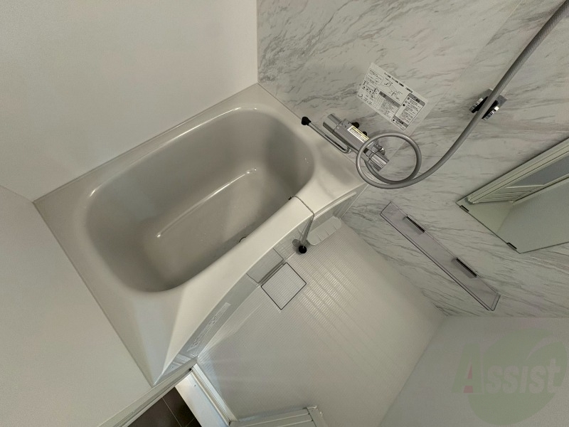 バス・シャワールーム　お風呂になります。一日の疲れを癒してくださいね。