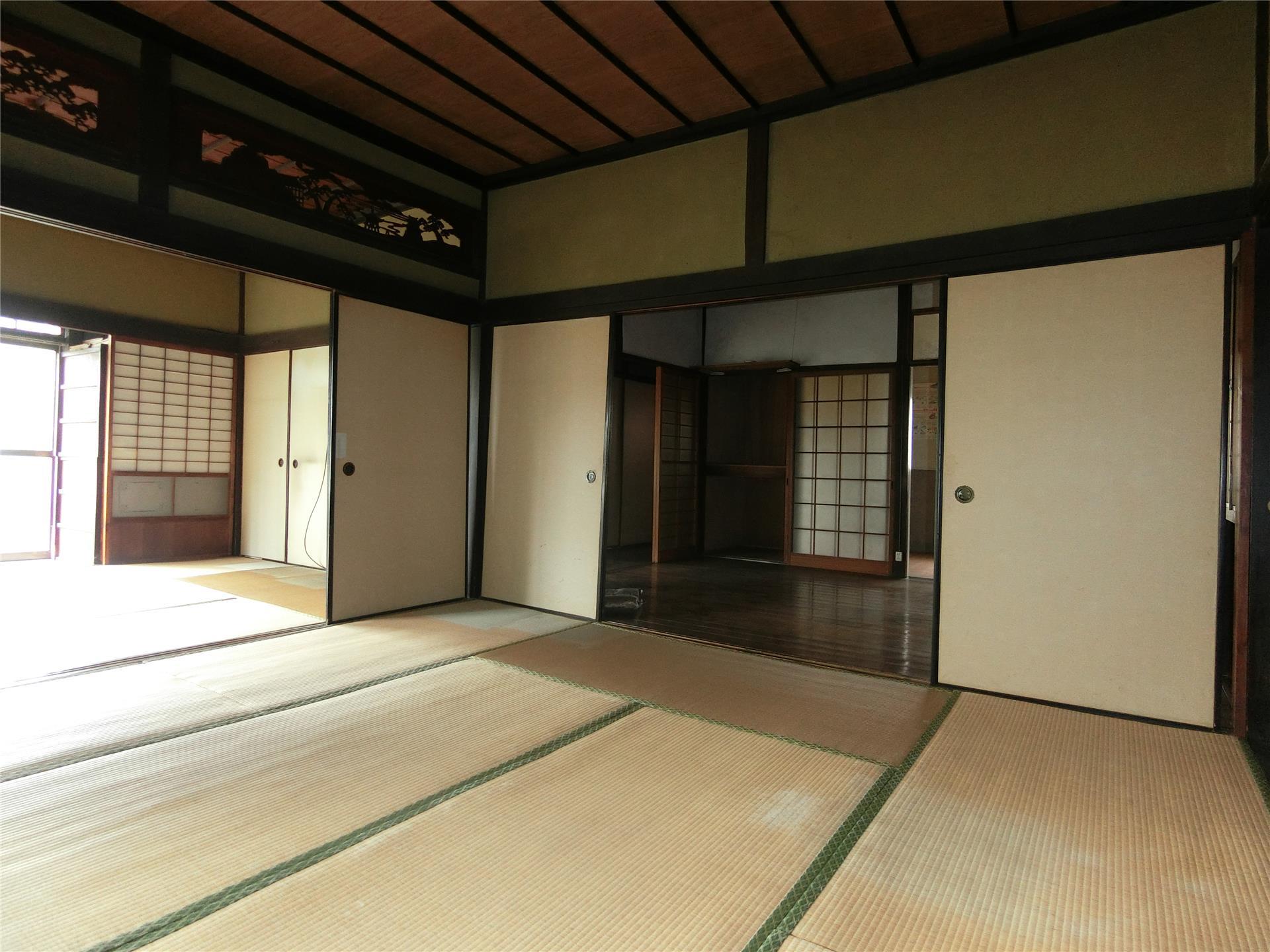 その他部屋・スペース　続き間の1階和室8帖！広く開放的です♪