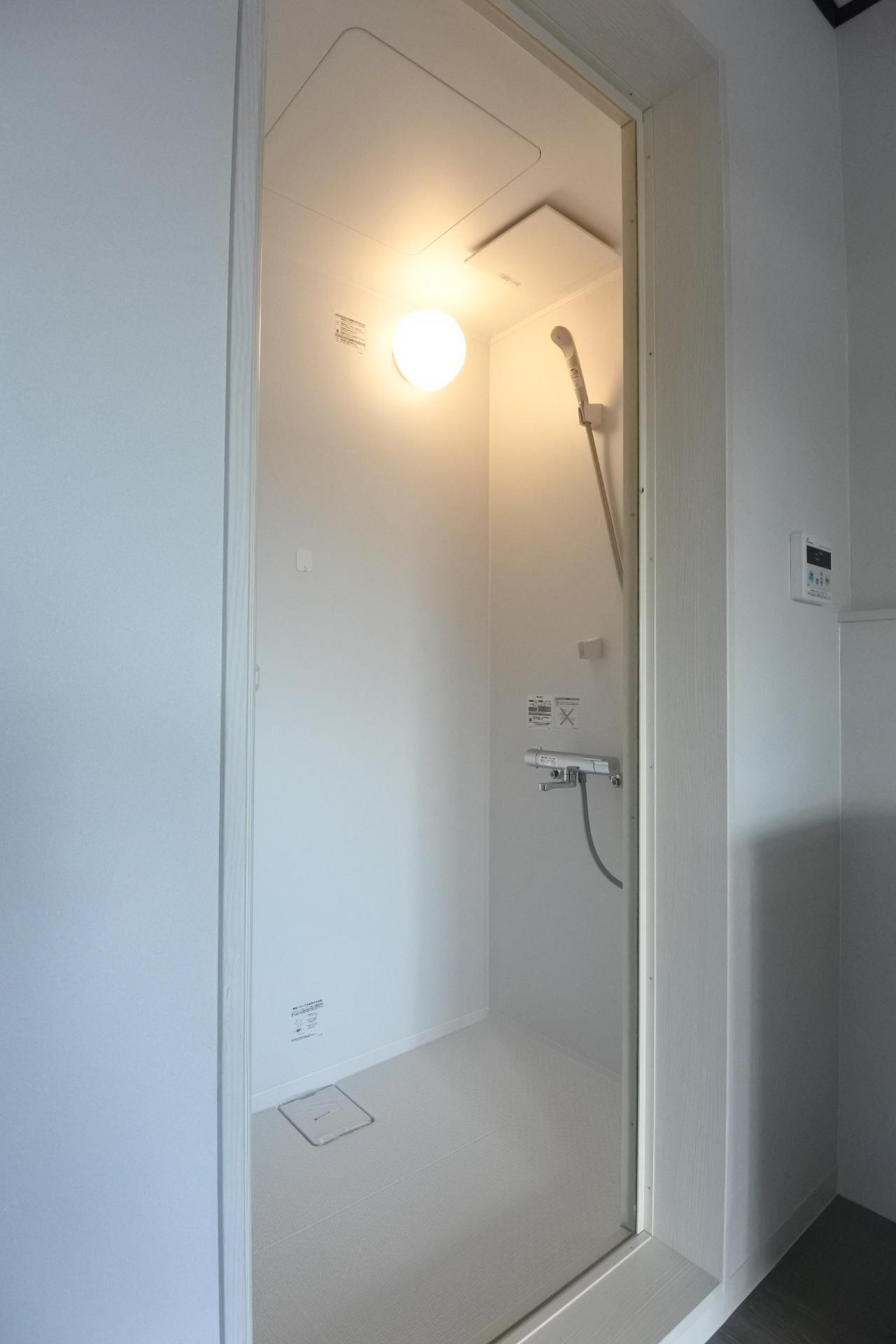 バス・シャワールーム　新品・清潔感のあるシャワールーム