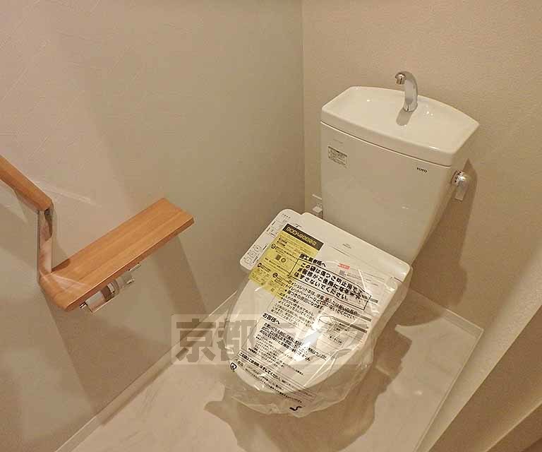 トイレ　ウォシュレット機能付きのトイレです。
