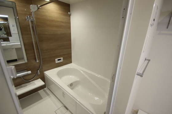 バス・シャワールーム　※別部屋の写真です