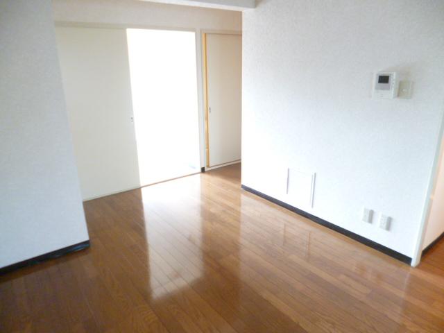 居室・リビング　こちらのリビングで趣味の時間をお楽しみください