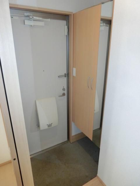 玄関　※別号室参考写真です