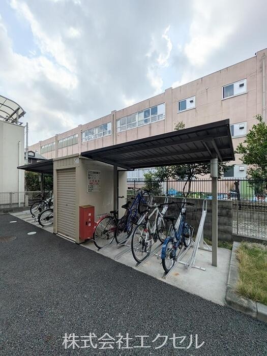 その他設備　屋根付きの駐輪場です。