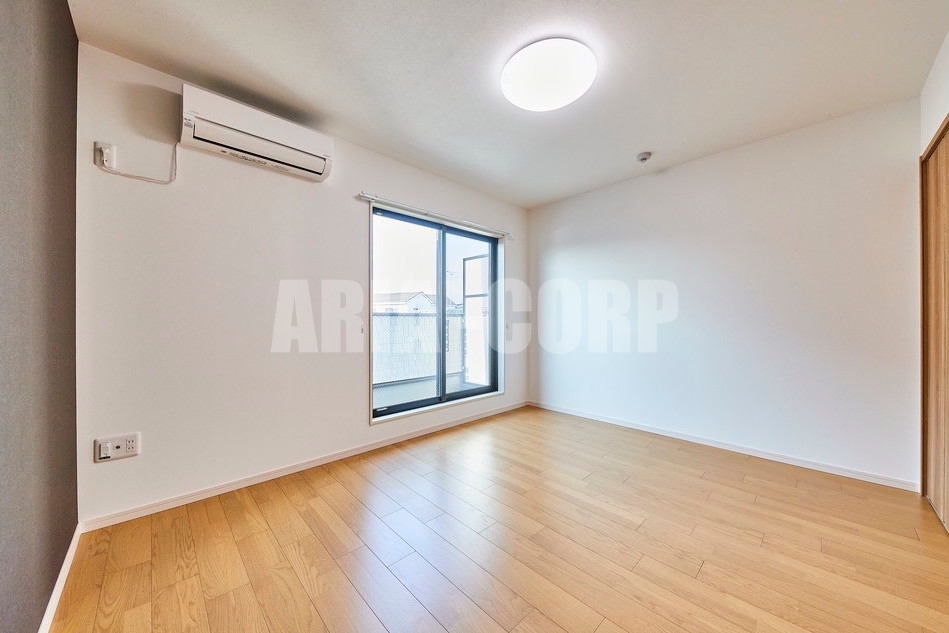 居室・リビング　7.7帖の広々としたおしゃれな室内です！