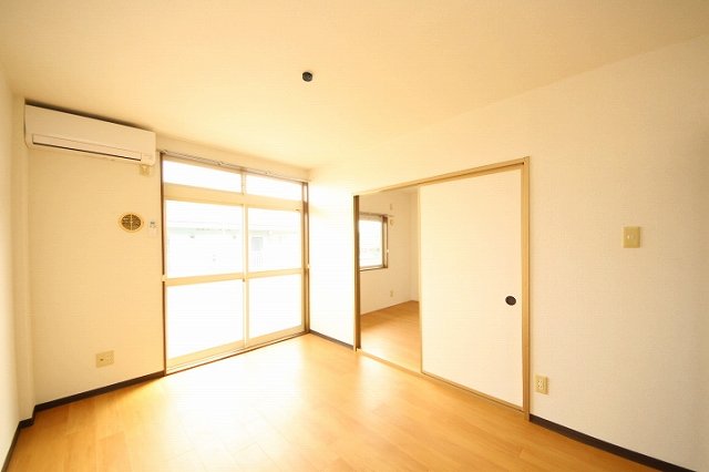 その他部屋・スペース　落ち着いて過ごせるお部屋なので、寝室にいかがでしょうか