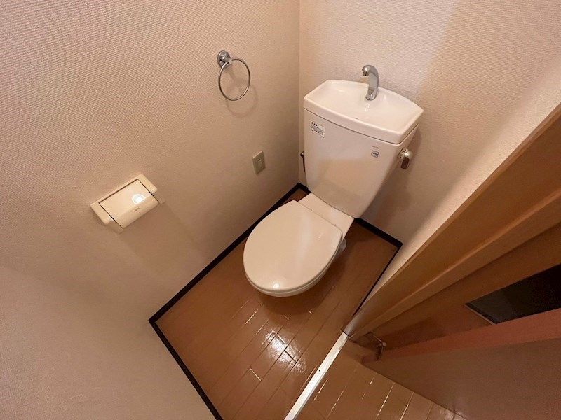 トイレ　※504号室の写真となります。