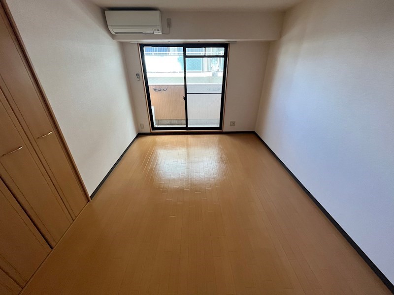 居室・リビング　※504号室の写真となります。