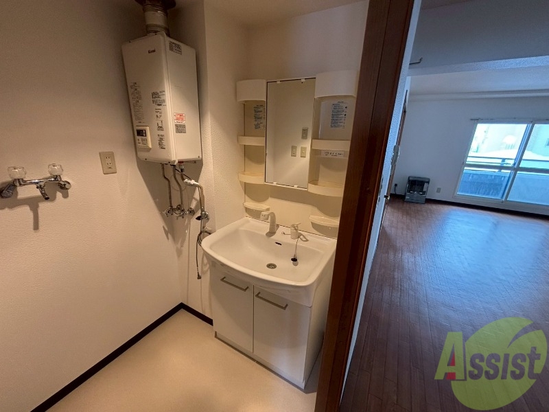 洗面設備　こちらに洗面台があります。朝の洗顔はこちらで。