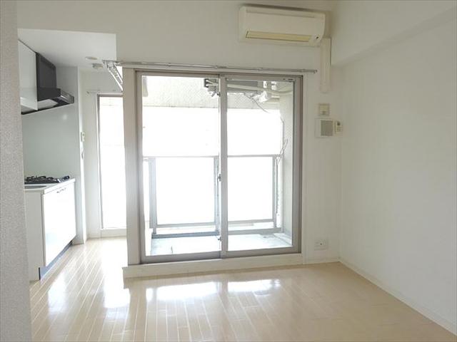 居室・リビング　明るい居室