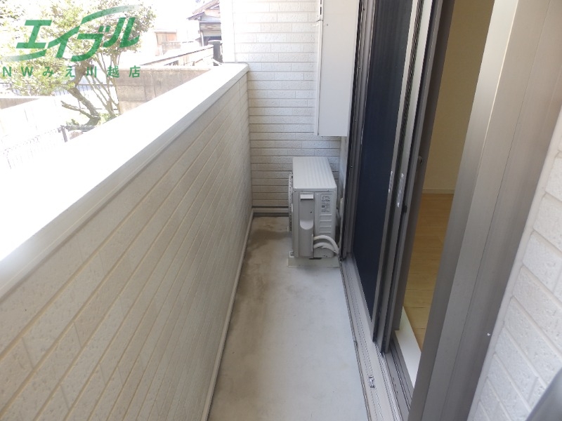 バルコニー　同物件別室反転タイプ画像