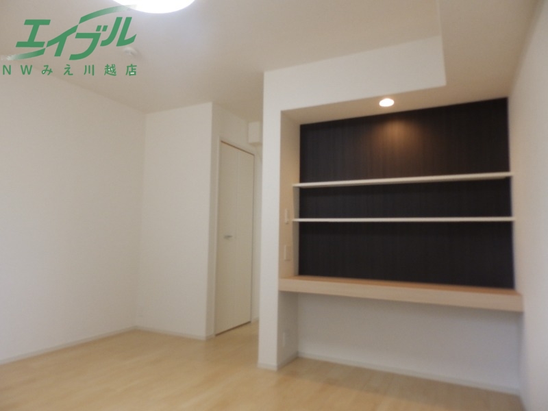 居室・リビング　同物件別室反転タイプ画像