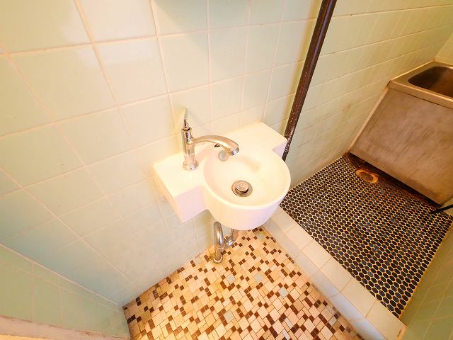 洗面設備　ゆったりとスペースのある洗面所