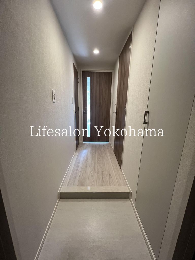 玄関　キッチン