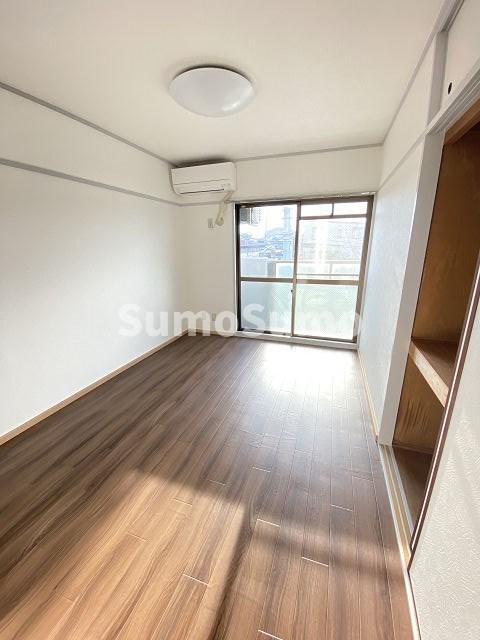 その他部屋・スペース　開放的な寝室です