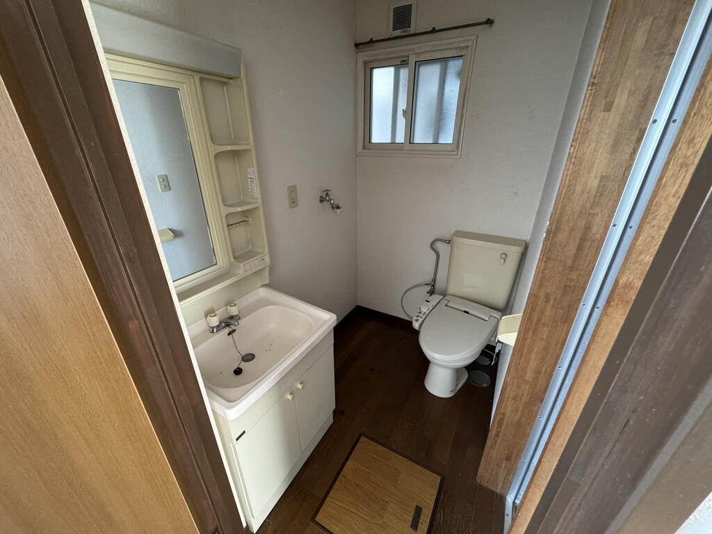 洗面設備　トイレ含む