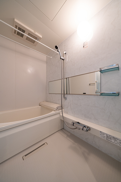 バス・シャワールーム　浴室乾燥機能付きバスルーム♪