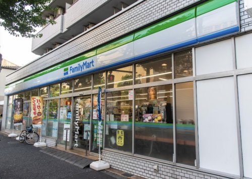 コンビニ　ファミリーマート 小滝橋通り店（コンビニ）まで411m