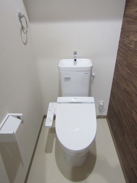 トイレ　同一施工会社同一仕様写真