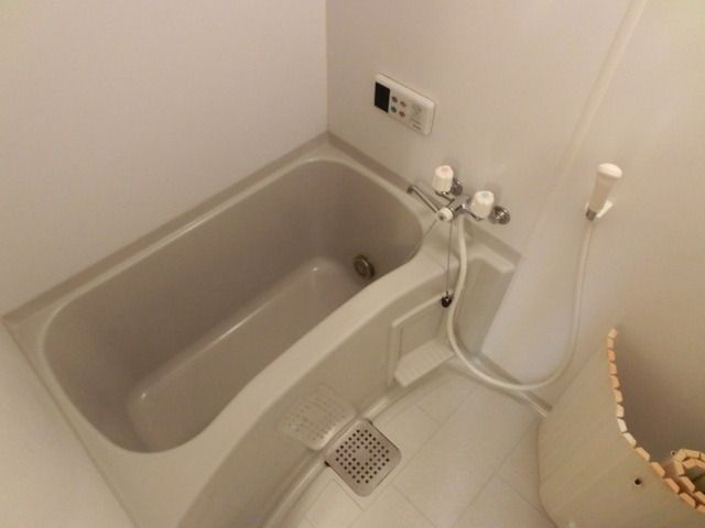 バス・シャワールーム　追い炊き付バスルーム