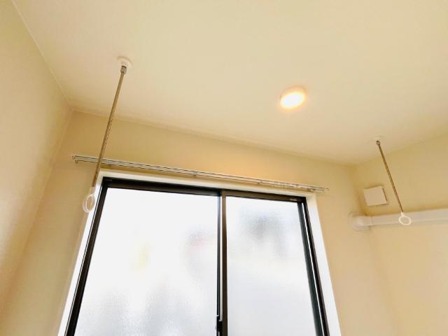 その他設備　室内物干し（イメージ）