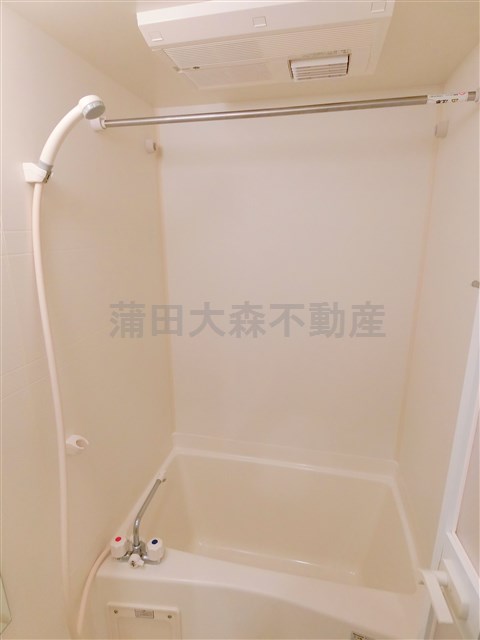 バス・シャワールーム　浴室乾燥機付きのバスルーム