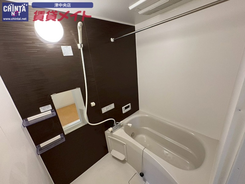 バス・シャワールーム　同じ物件、別部屋の写真です