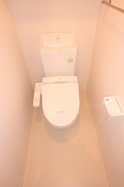 トイレ　温水洗浄暖房便座