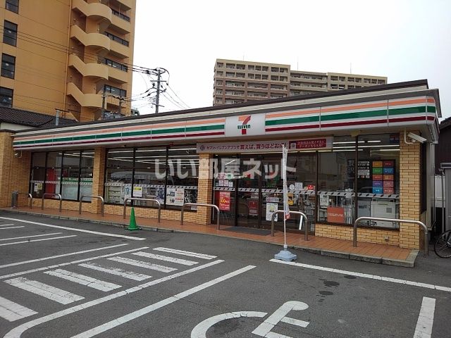 コンビニ　セブンイレブン 久留米中央店（コンビニ）まで736m