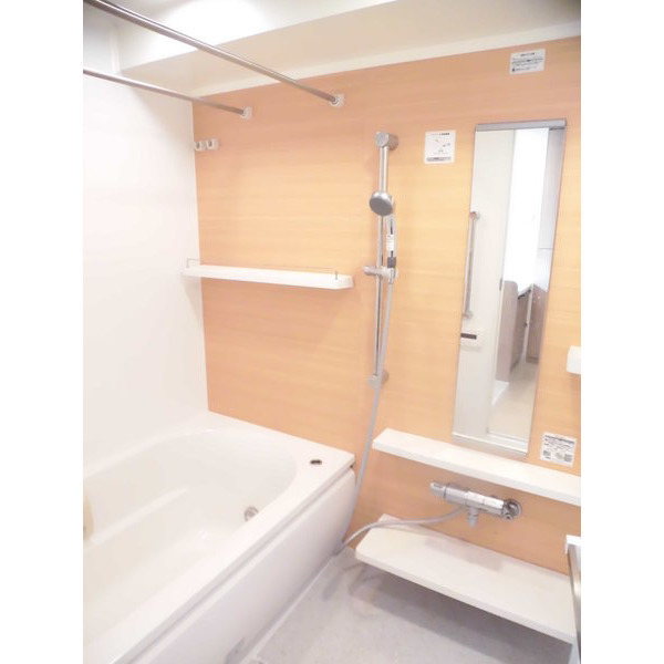 バス・シャワールーム　ゆったりしたバスタブ