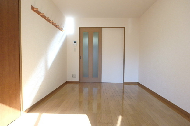 居室・リビング　フローリングの洋室