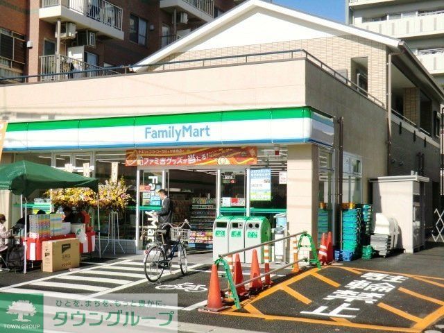 コンビニ　ファミリーマート（コンビニ）まで1100m