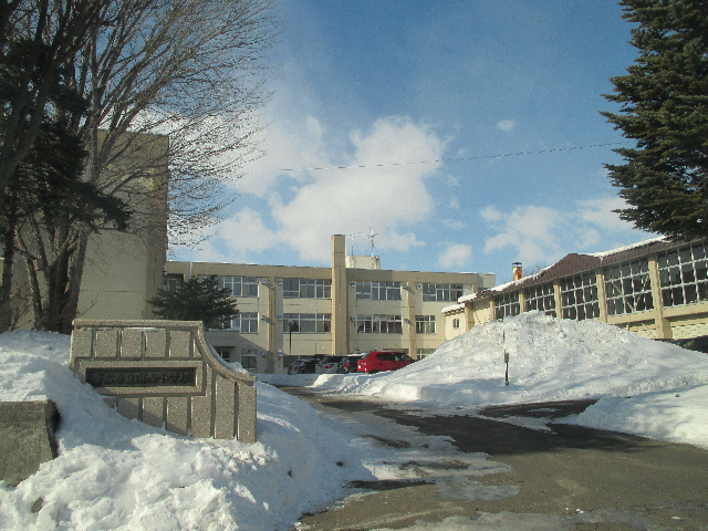 小学校　帯広市立開西小学校（小学校）まで427m