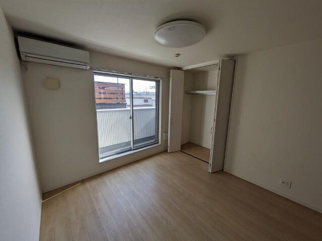 居室・リビング　別号室の参考写真