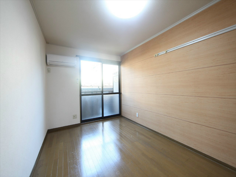 居室・リビング　洋室7.5帖　エアコン完備　南面バルコニー