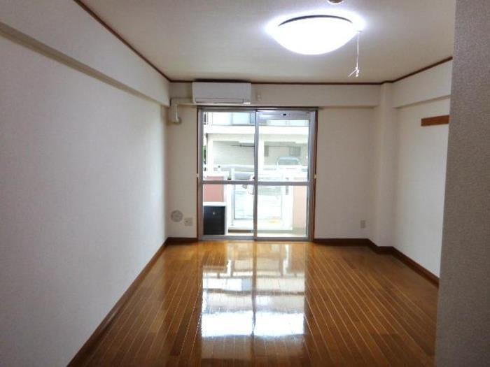 居室・リビング　エアコン付きの洋室10.5帖♪