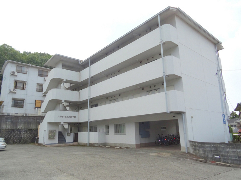 建物外観　鉄筋コンクリート造　南向き