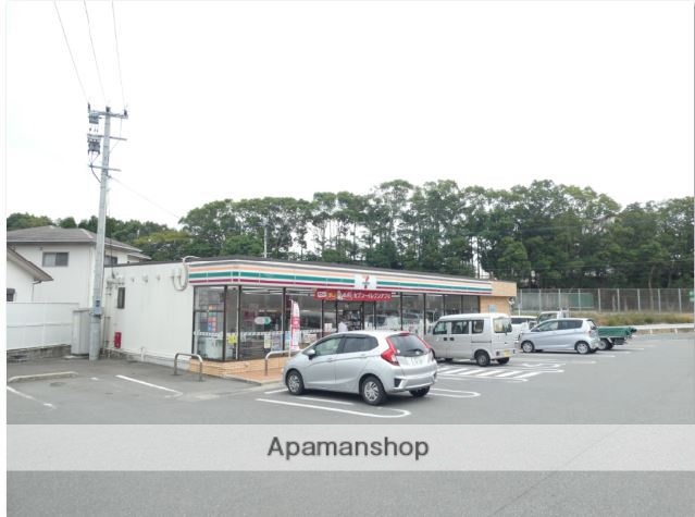 コンビニ　セブンイレブン（コンビニ）まで743m