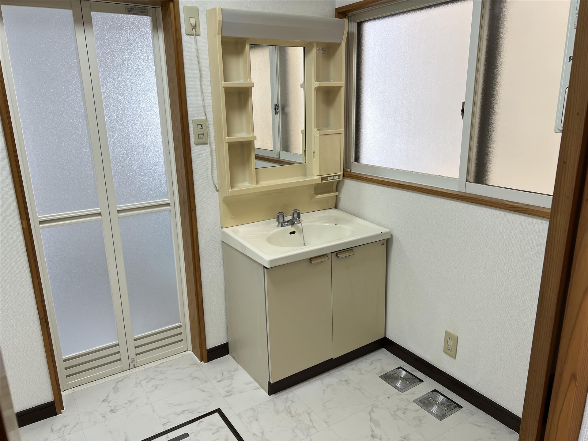 洗面設備　洗面化粧台