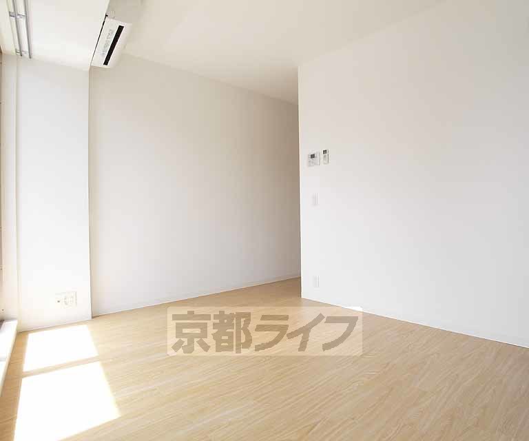 居室・リビング　広々としたお部屋です。