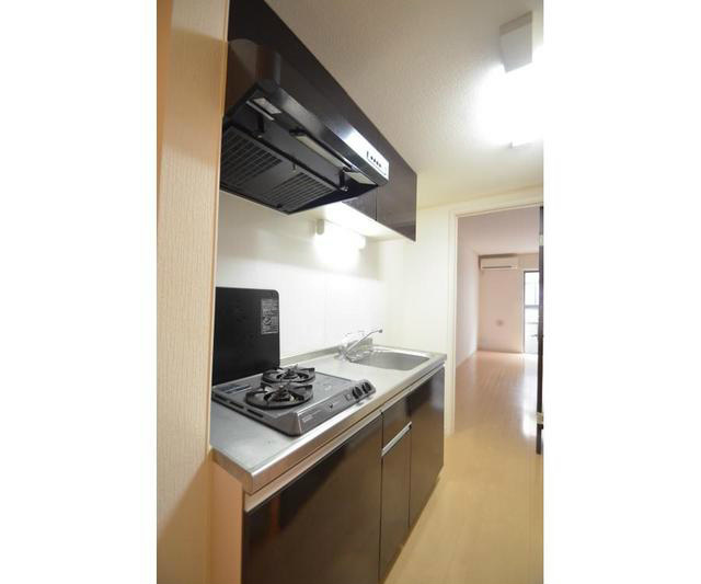 キッチン　２口ガスコンロ付きのキッチンです。（同建物の別部屋の写真です