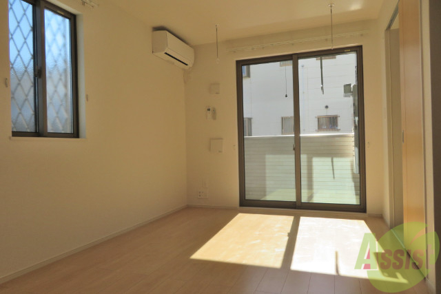 居室・リビング　７．０帖の洋室です。広々として明るいですね。